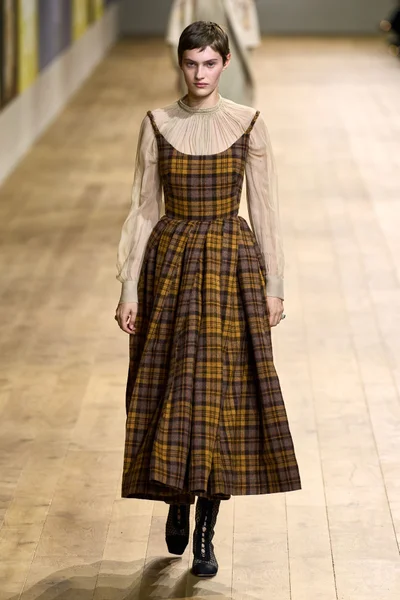 Look 11